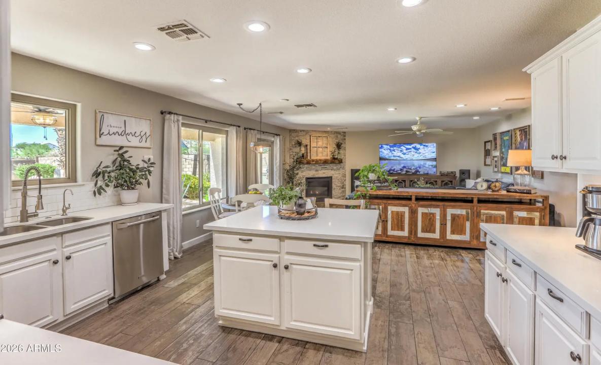 Real Estate Picture 9