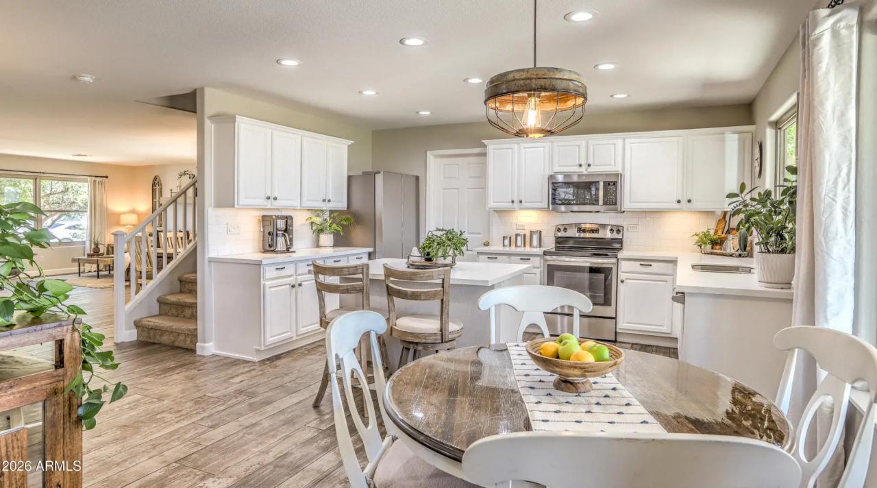 Real Estate Picture 8