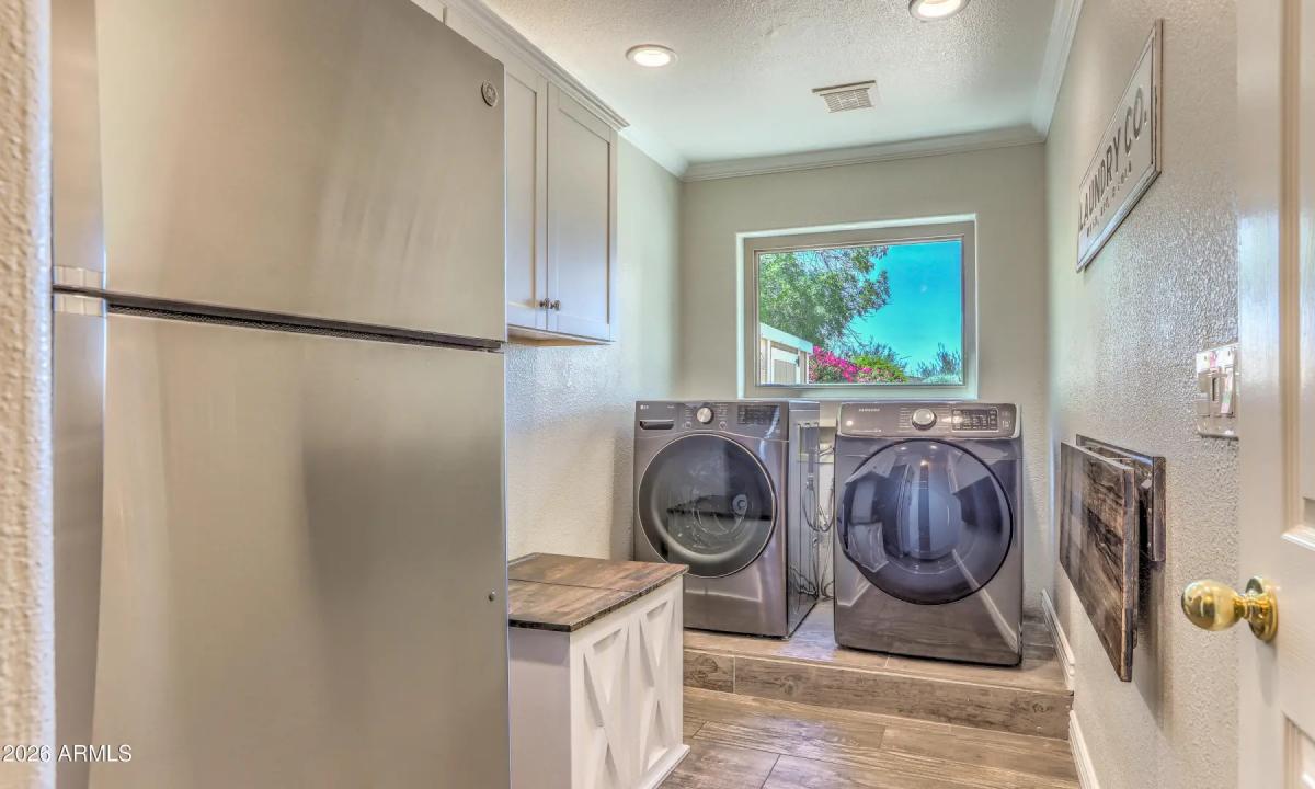 Real Estate Picture 11