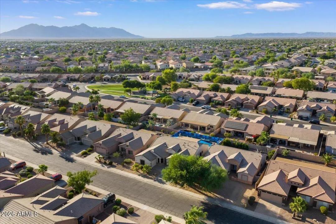 Real Estate Picture 4