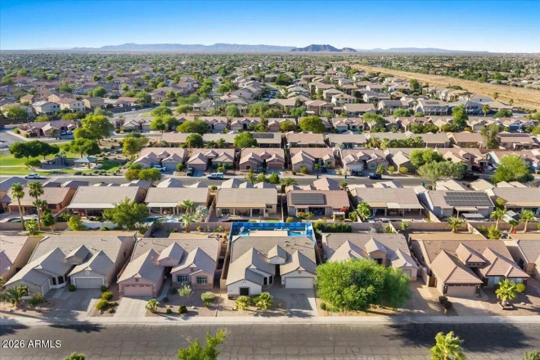 Real Estate Picture 5
