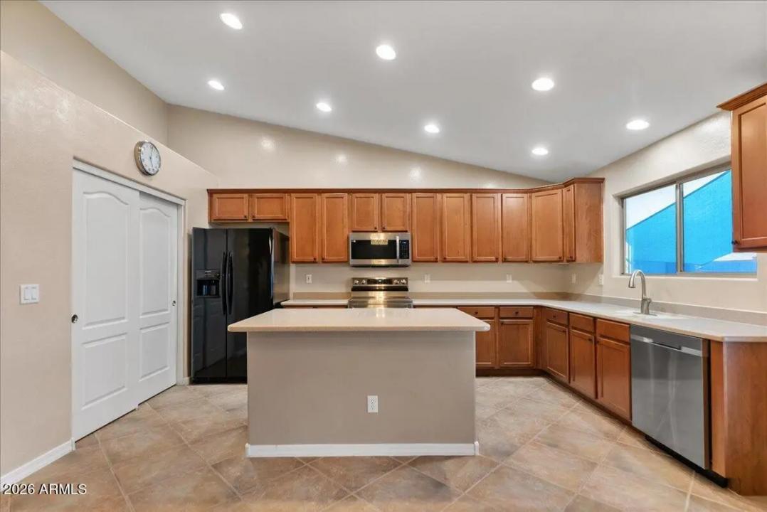 Real Estate Picture 18