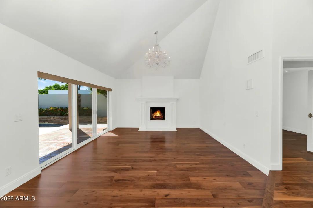 Real Estate Picture 8