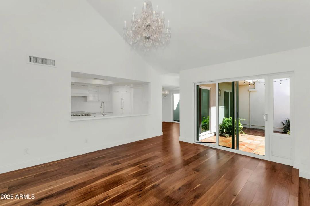 Real Estate Picture 12