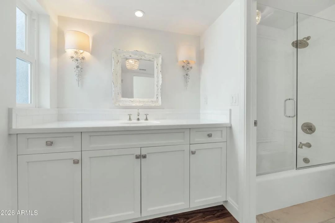 Real Estate Picture 24