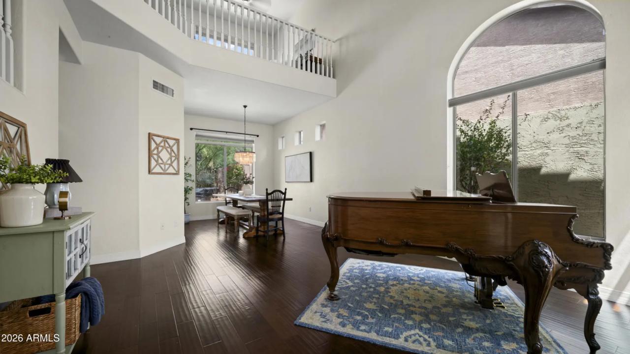 Real Estate Picture 3
