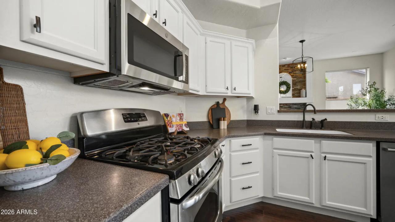 Real Estate Picture 7