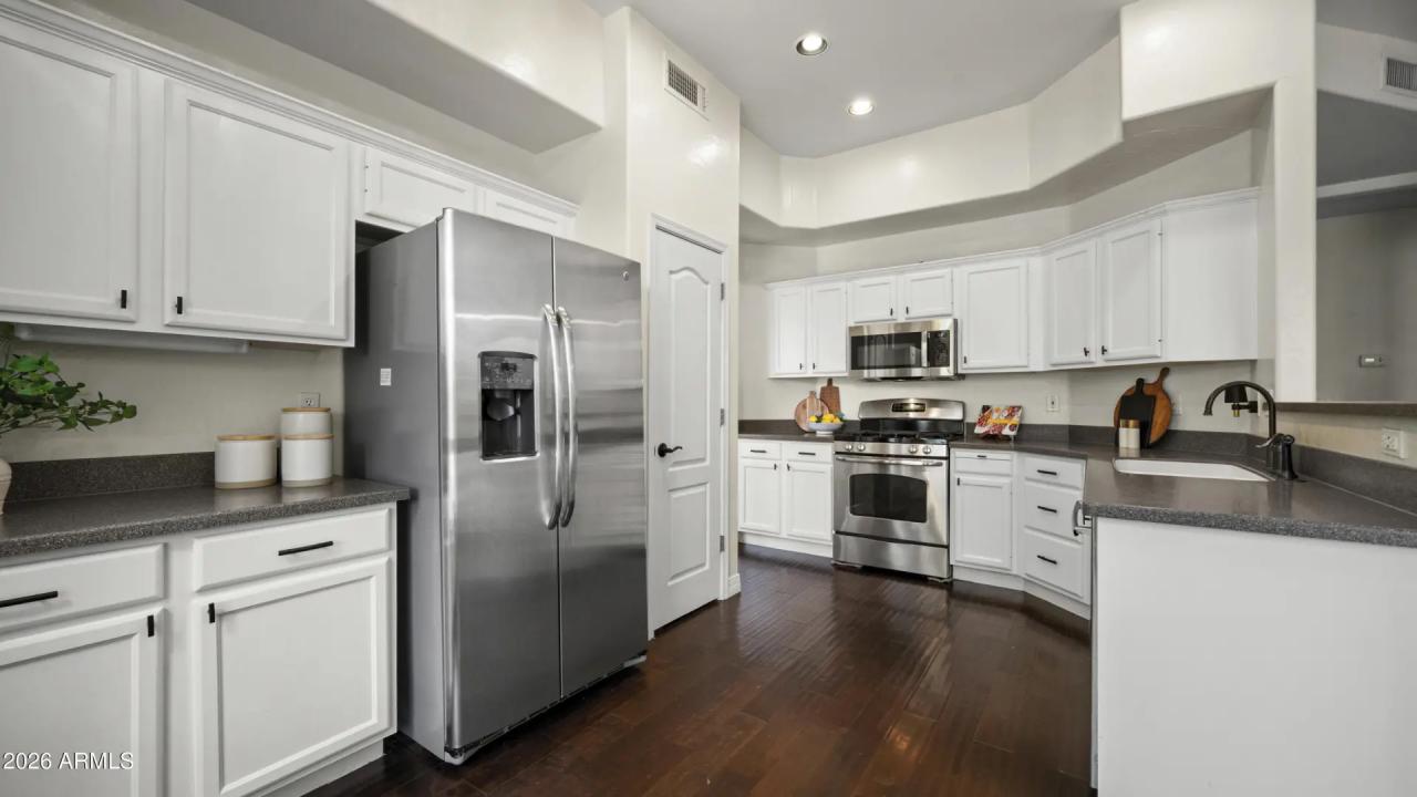 Real Estate Picture 8