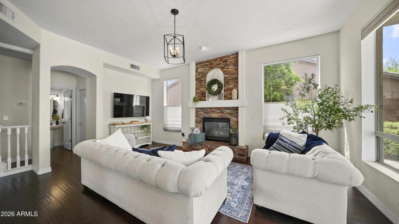 Real Estate Picture 11
