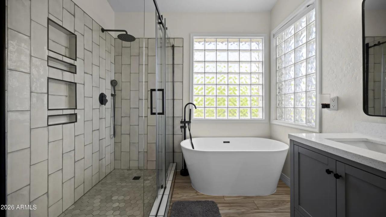 Real Estate Picture 22