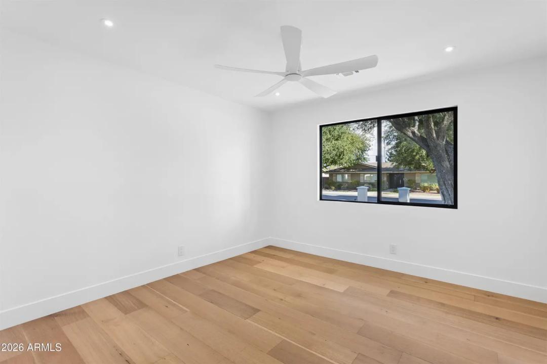 Real Estate Picture 43
