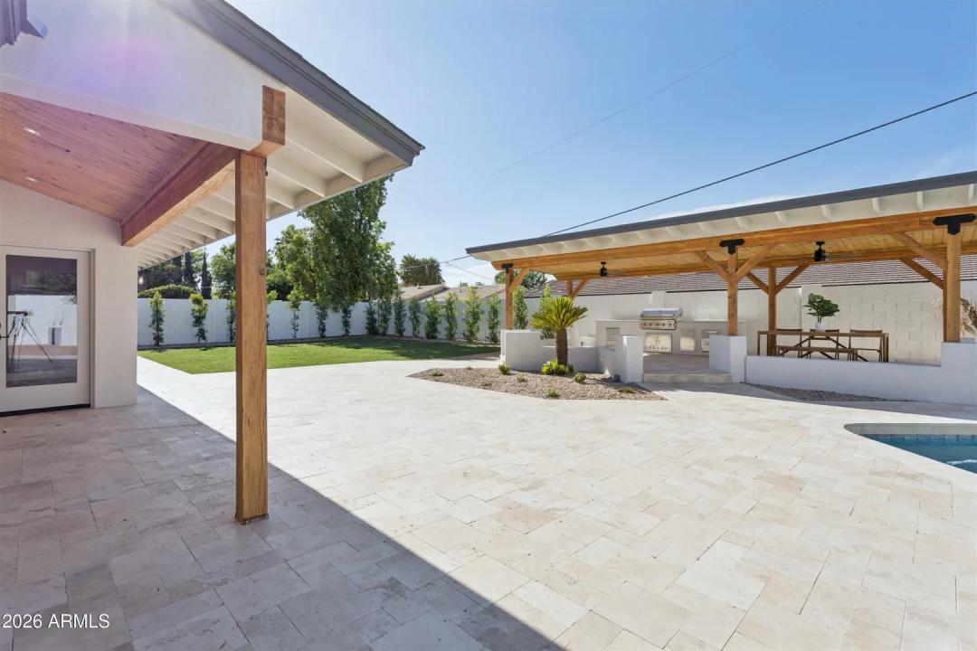 Real Estate Picture 30
