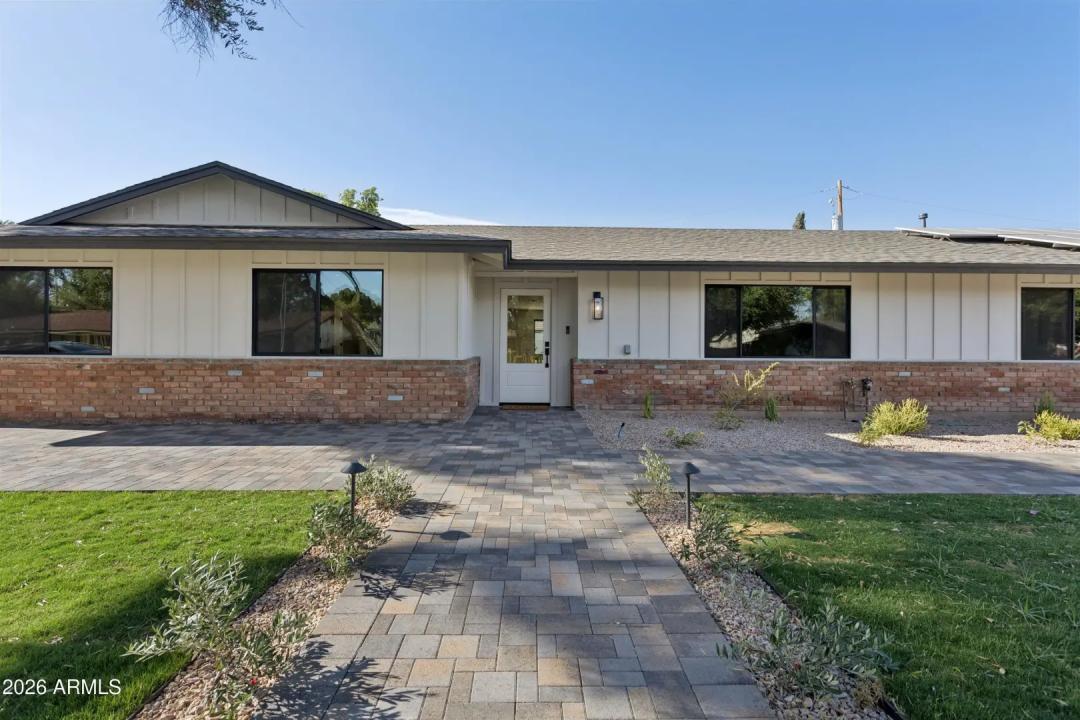 Real Estate Picture 3