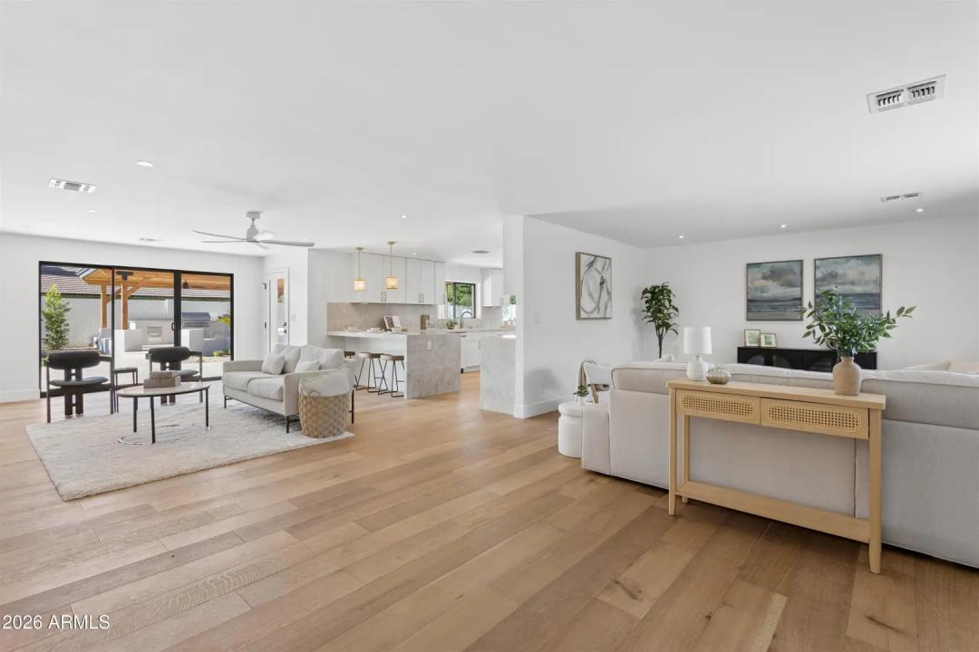 Real Estate Picture 4