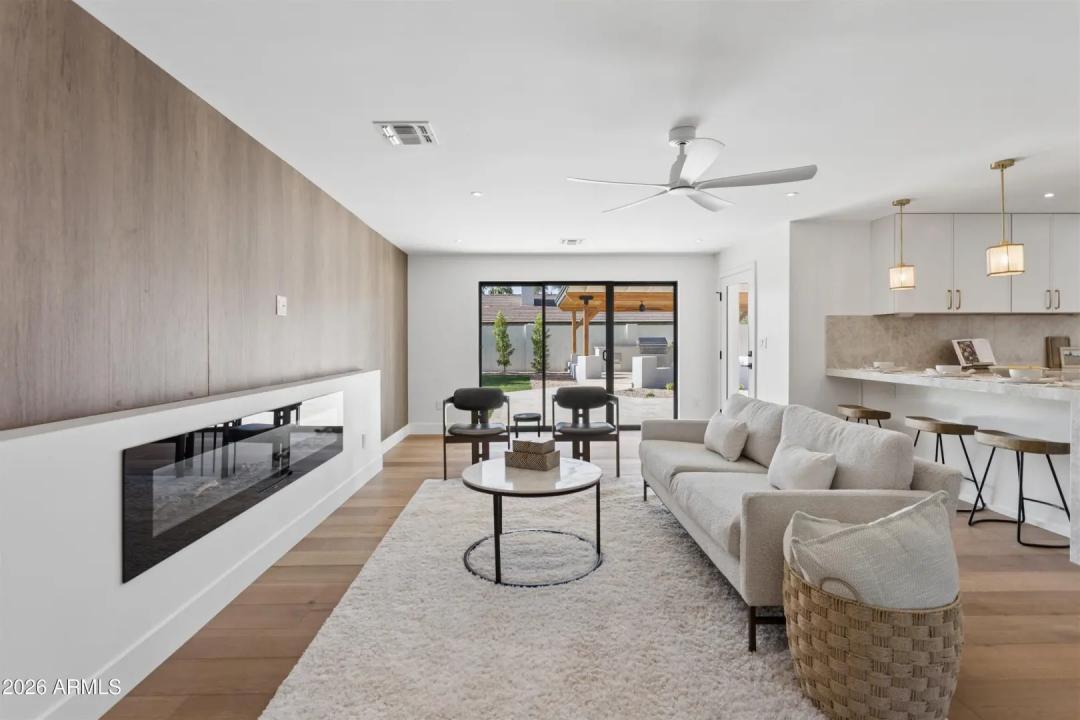 Real Estate Picture 7