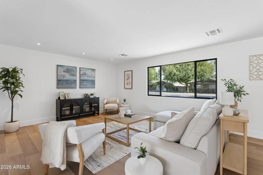 Real Estate Picture 6