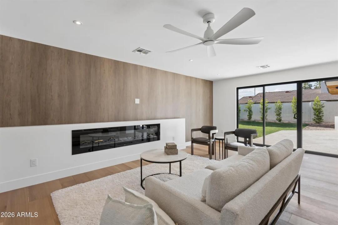 Real Estate Picture 8