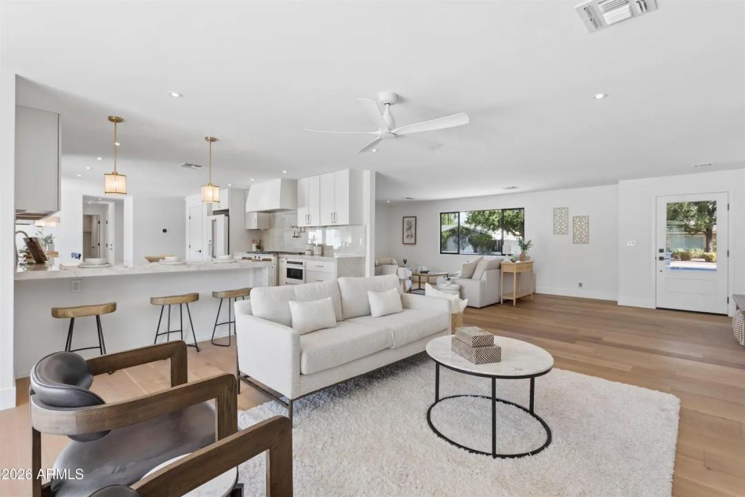 Real Estate Picture 10