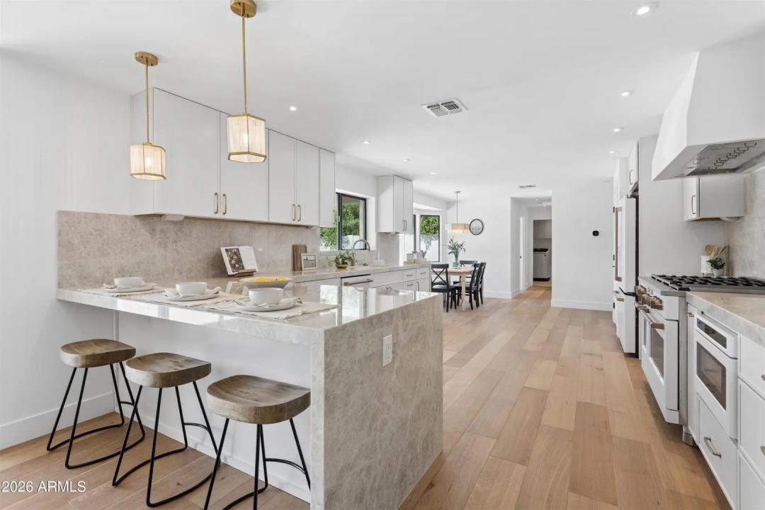 Real Estate Picture 11