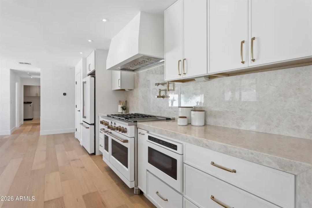 Real Estate Picture 13