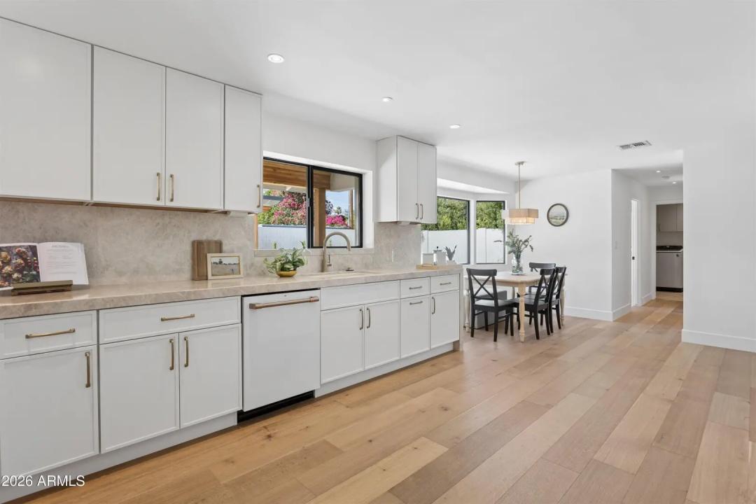 Real Estate Picture 12