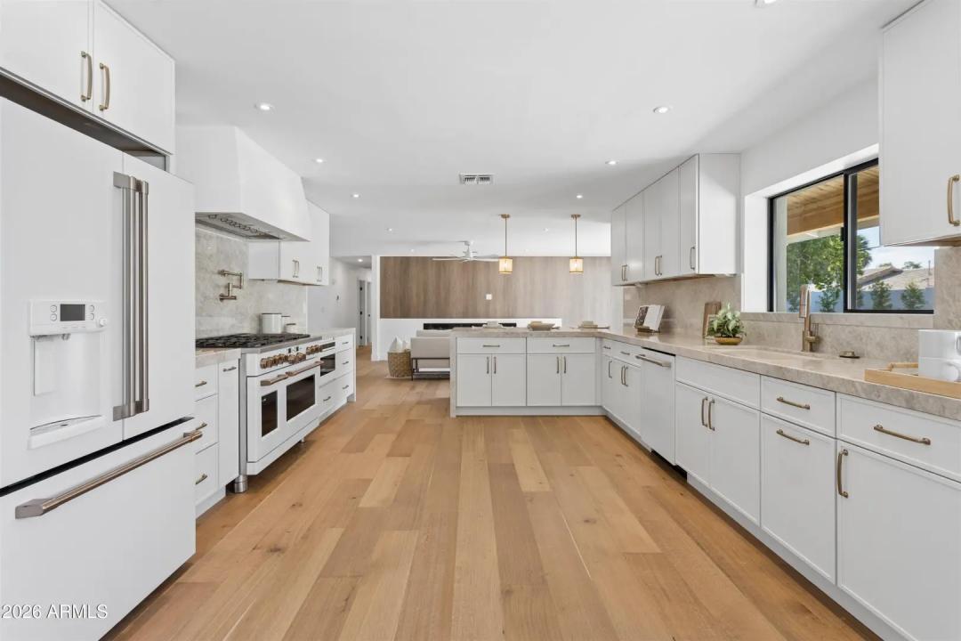 Real Estate Picture 15
