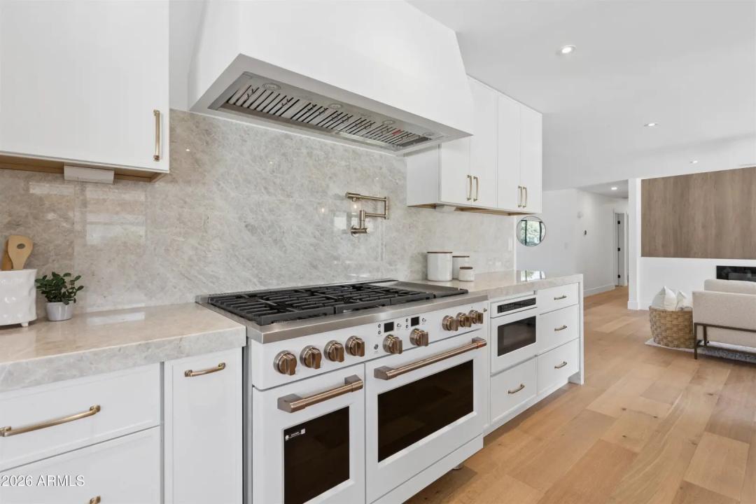 Real Estate Picture 14