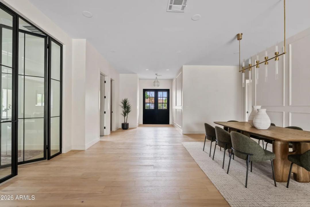 Real Estate Picture 11