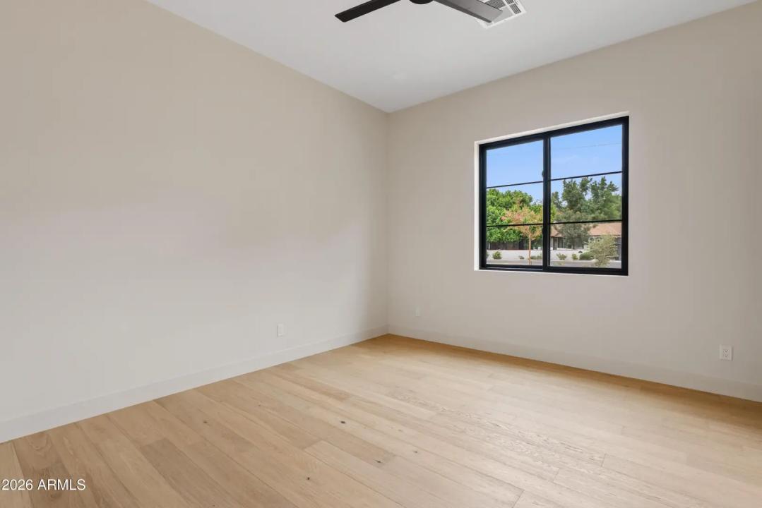 Real Estate Picture 30
