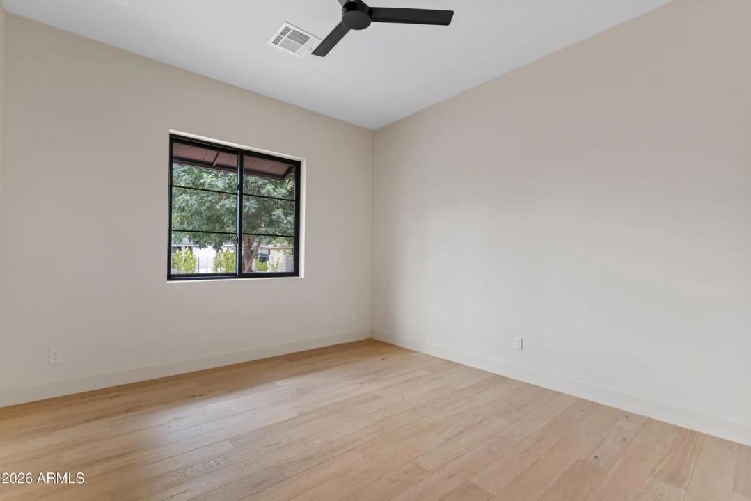 Real Estate Picture 32