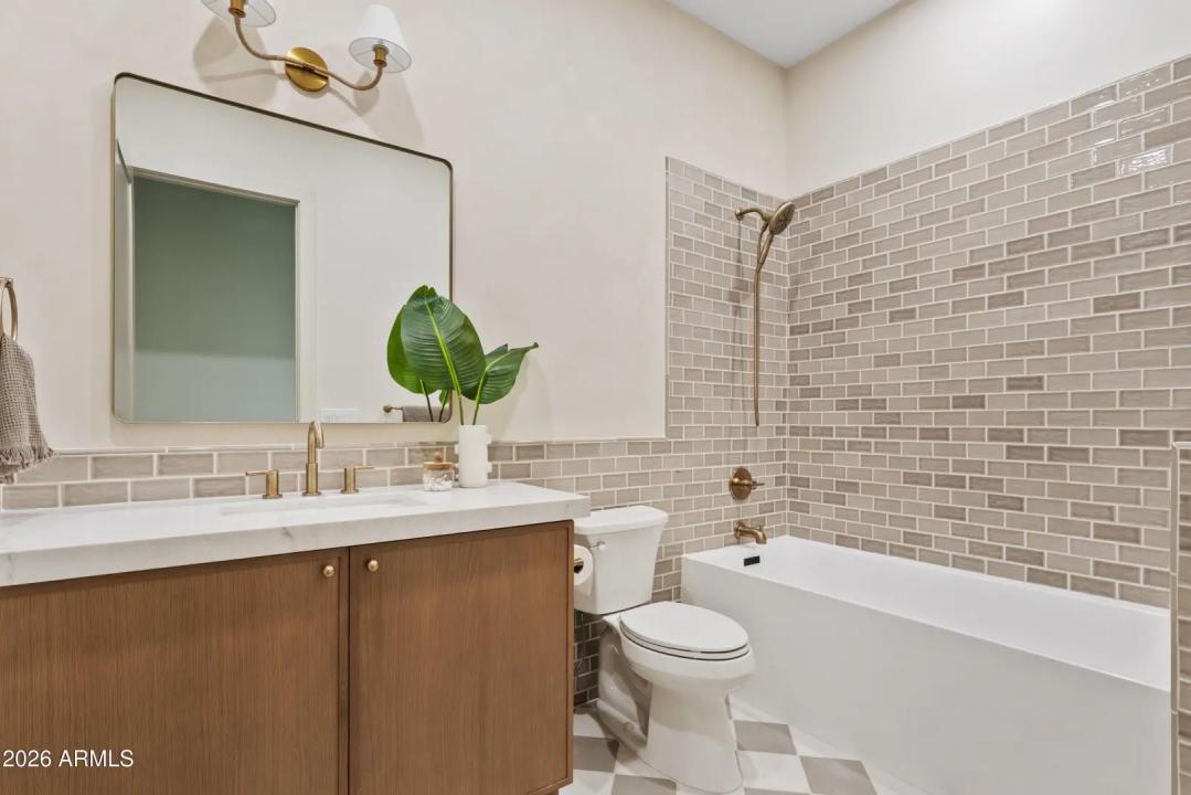 Real Estate Picture 37