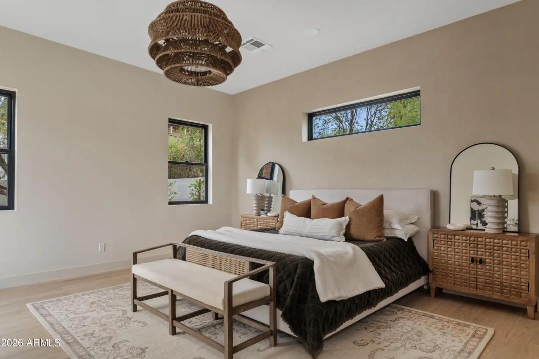 Real Estate Picture 18