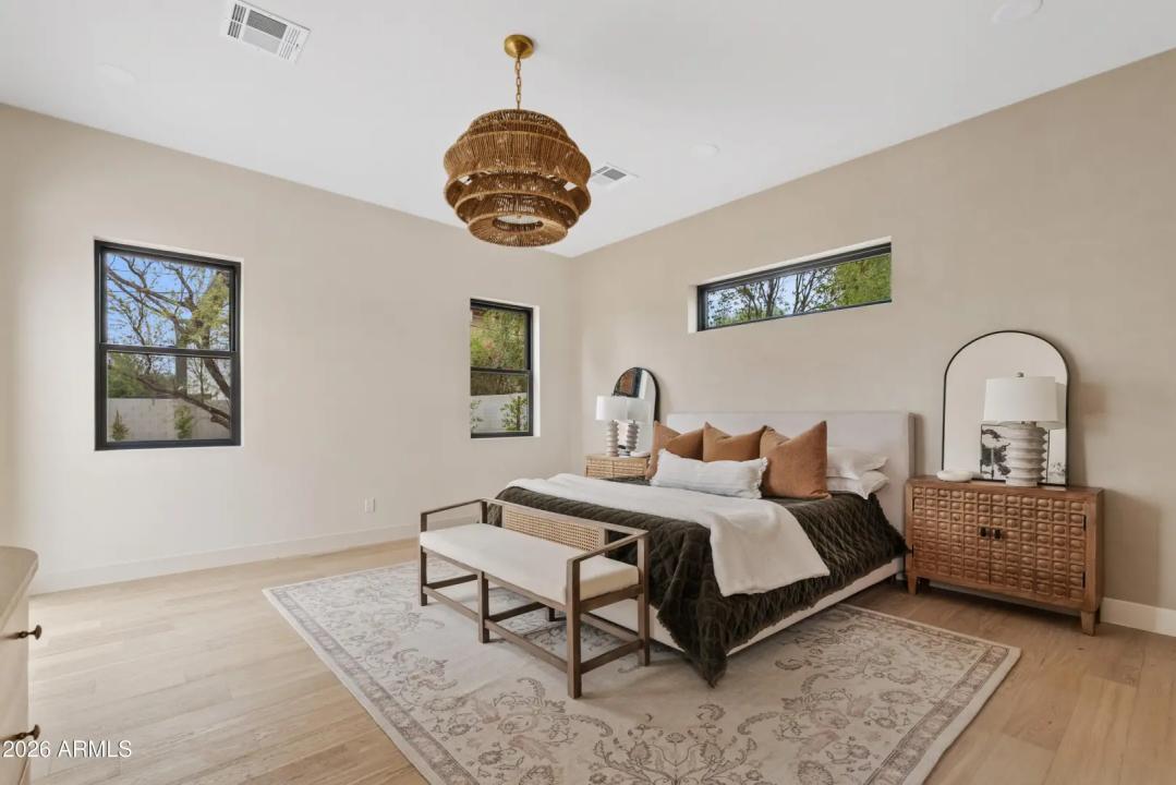 Real Estate Picture 16