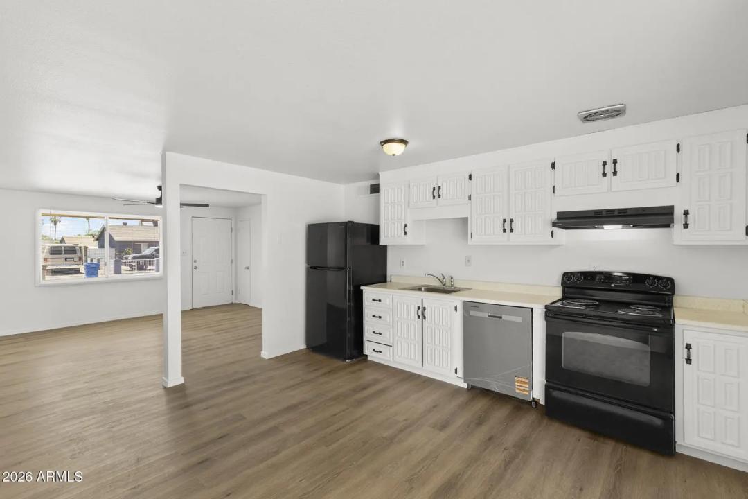 Real Estate Picture 9