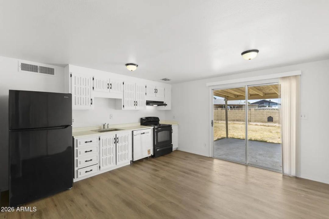 Real Estate Picture 10