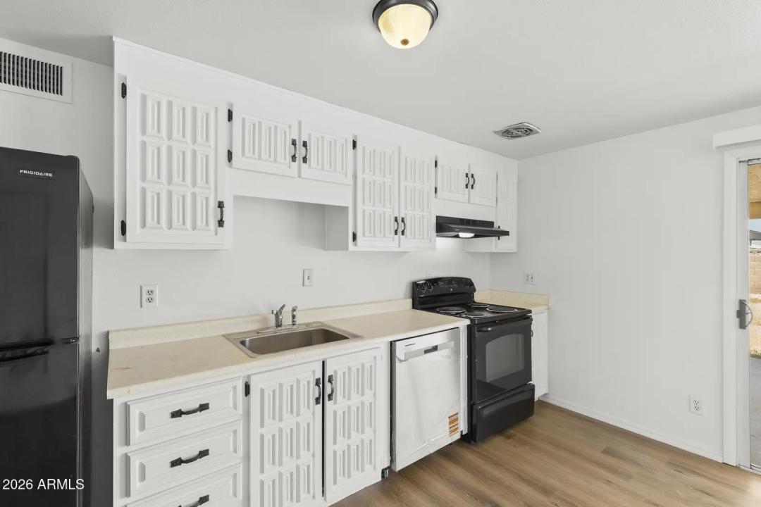 Real Estate Picture 11