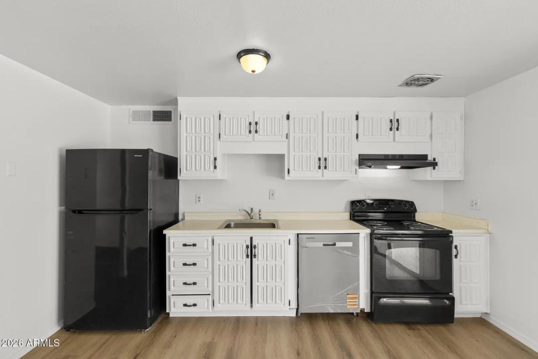 Real Estate Picture 12
