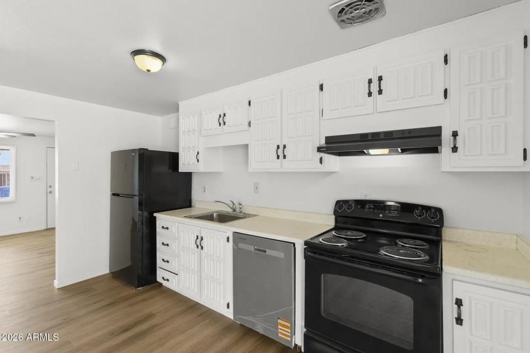 Real Estate Picture 13