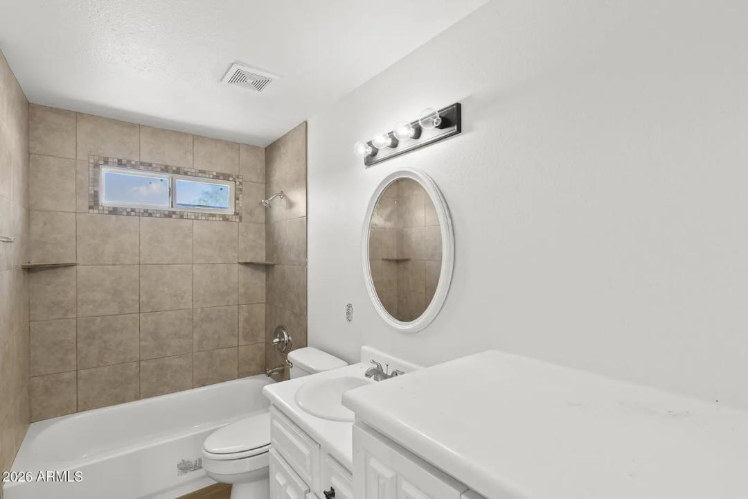 Real Estate Picture 22