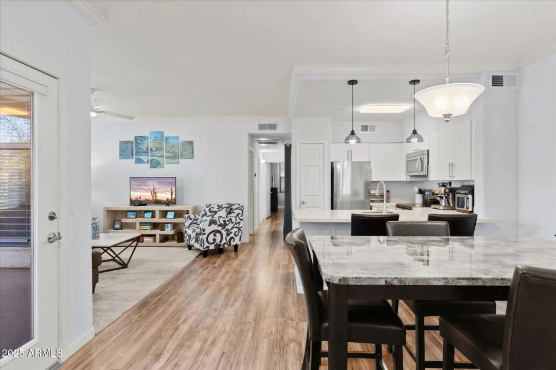 Real Estate Picture 4
