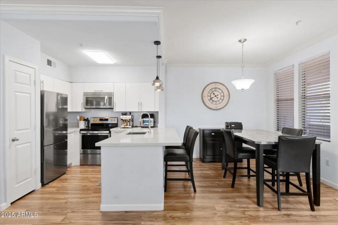Real Estate Picture 11