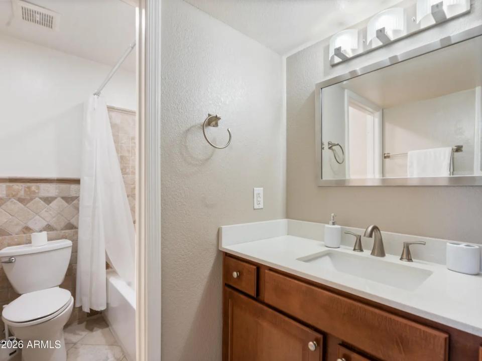 Real Estate Picture 14