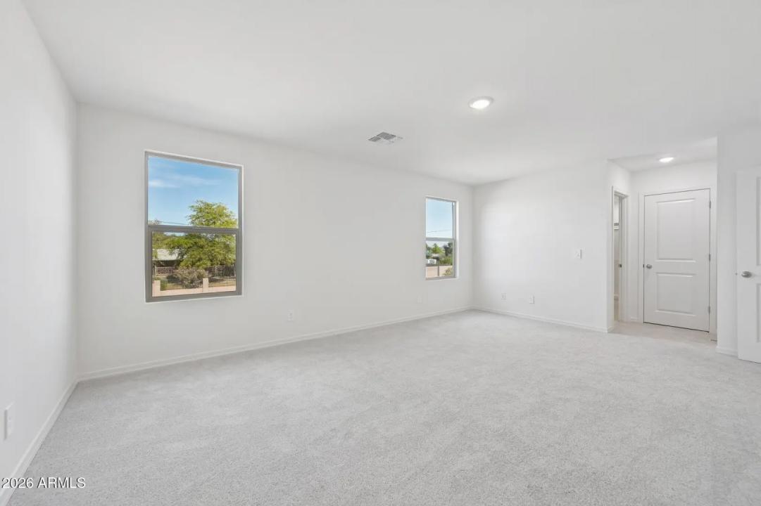 Real Estate Picture 5