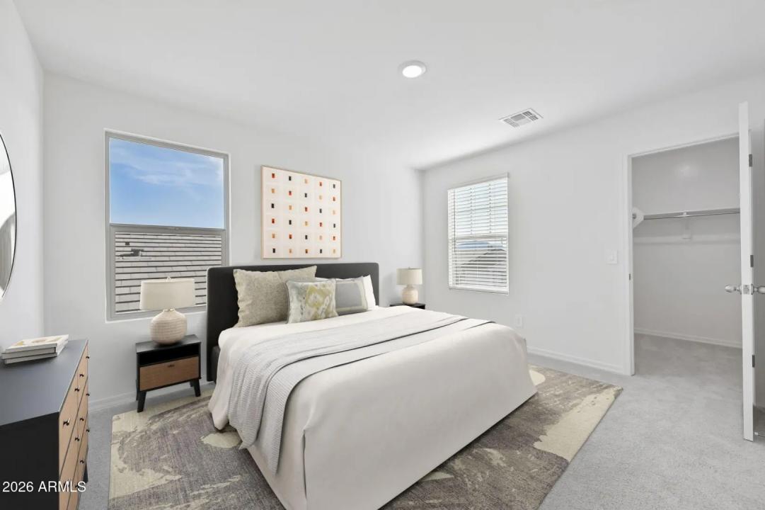 Real Estate Picture 14