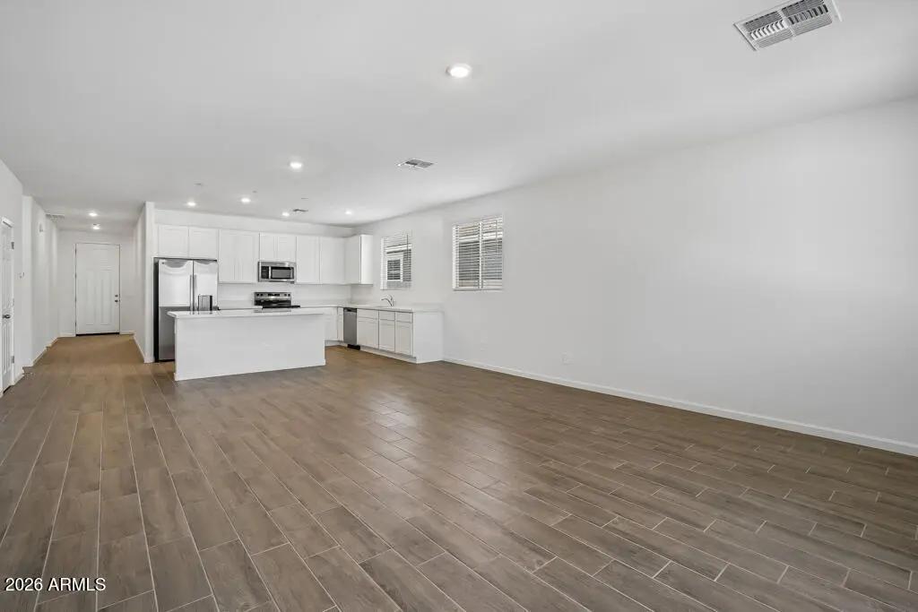 Real Estate Picture 3