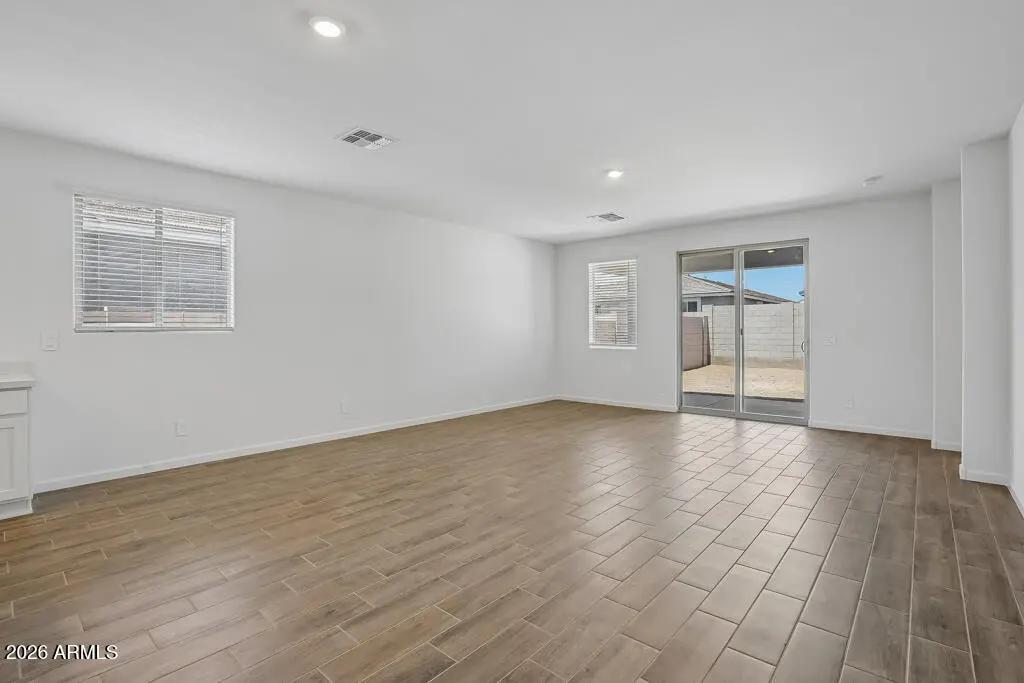 Real Estate Picture 4