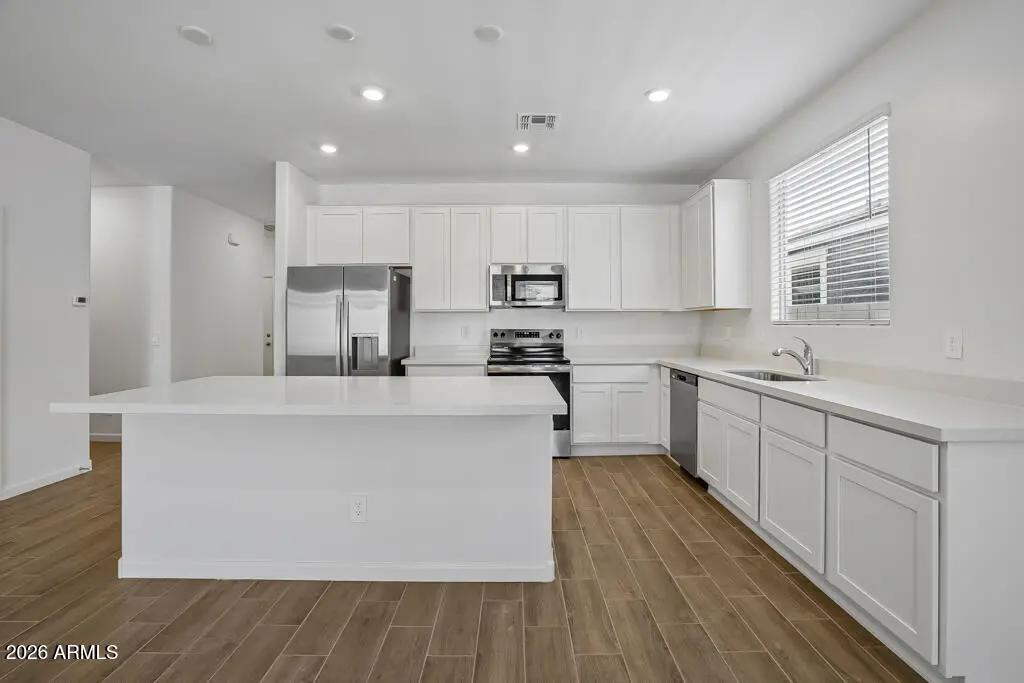 Real Estate Picture 6