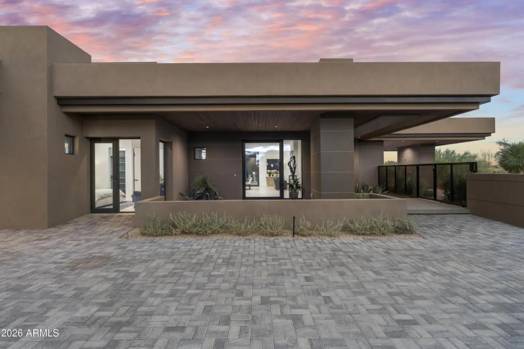 Real Estate Picture 4