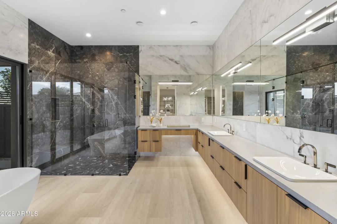 Real Estate Picture 32