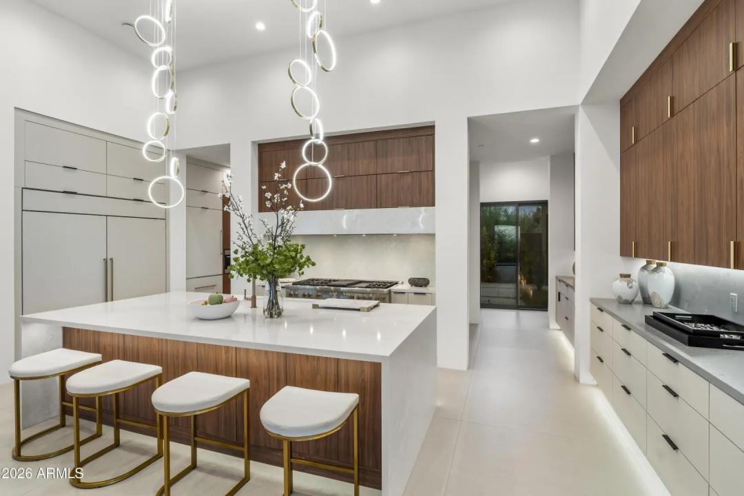 Real Estate Picture 18
